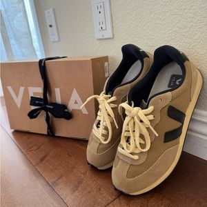 Veja rio branco tanned color
